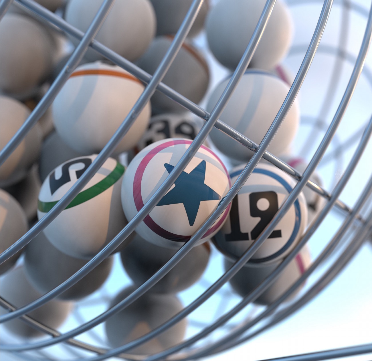 Les boules du jeu dans le boulier grillagé, en gros plan.
