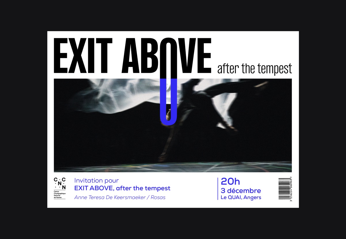 Le carton d’invitation au spectacle Exit Above, after the tempest, sur fond noir.
