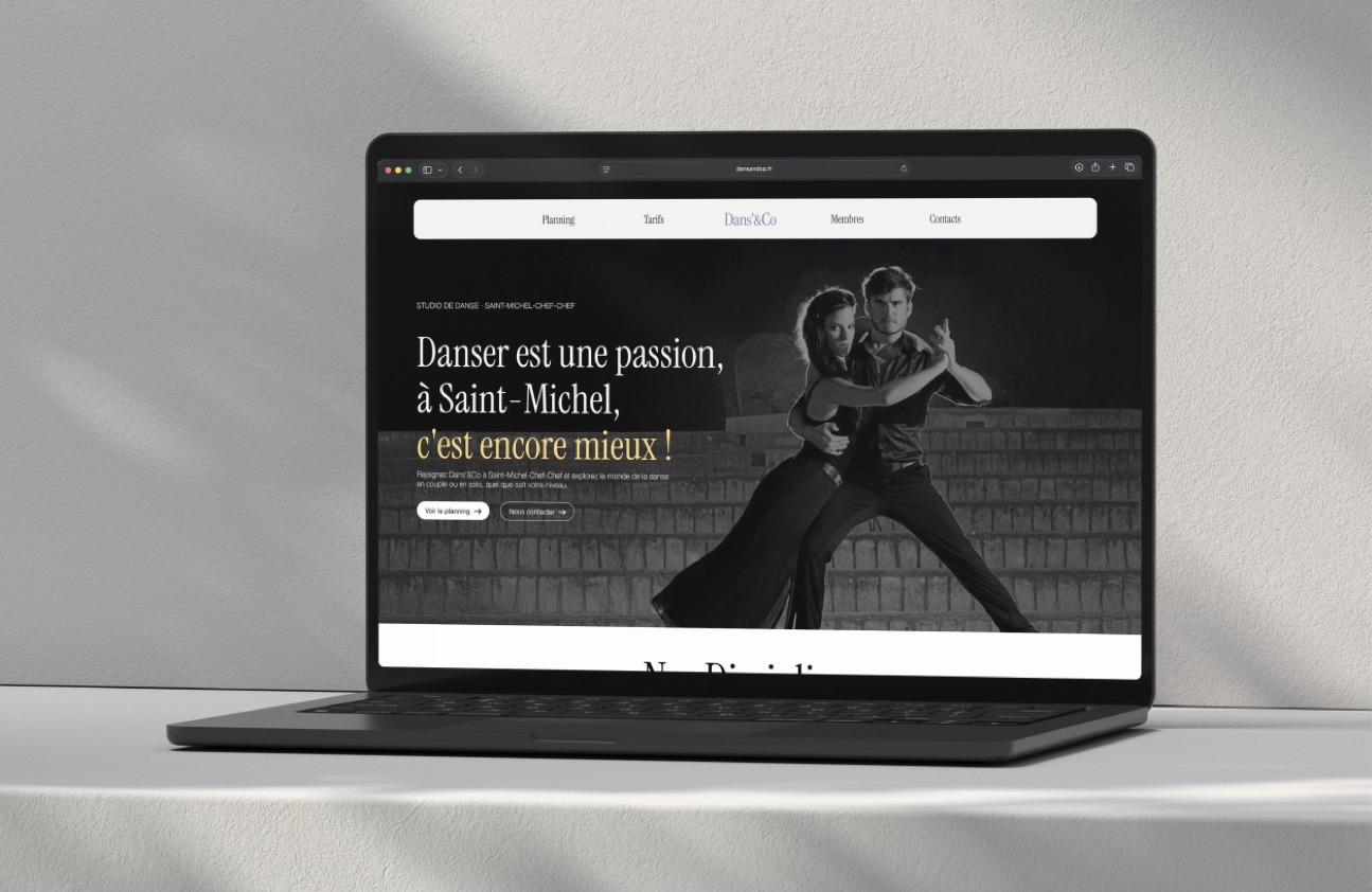 Dans’&Co — la page d’accueil du site affichée sur un ordinateur portable.